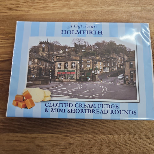 Holmfirth Clotted Cream Fudge & Mini Shortbread Rounds 280g
