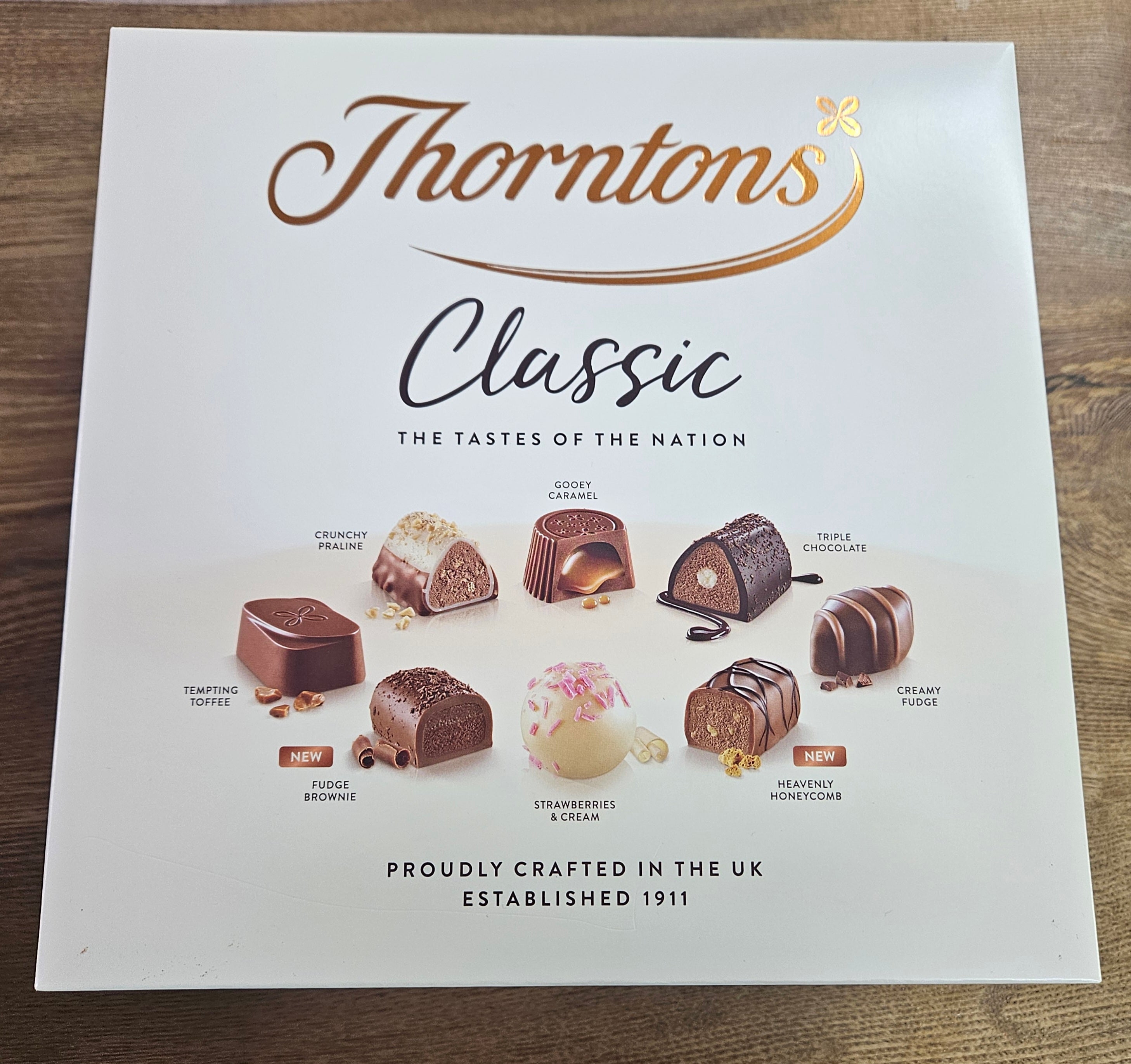 Thorntons Classic Collection Milk, Dark & White Chocolate Gift Box 262 ...